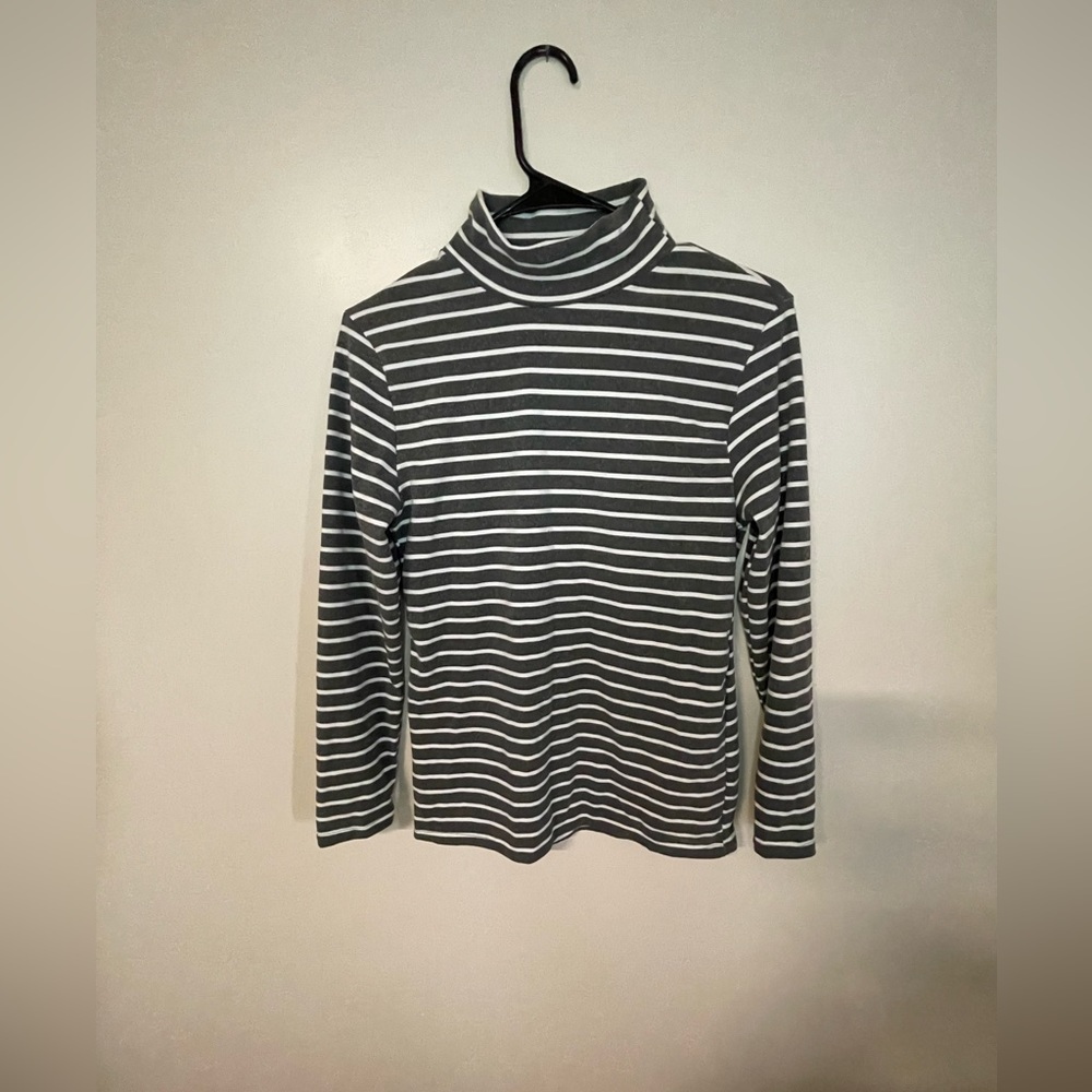 YUNA turtleneck sweatshirt gray and white size S/M